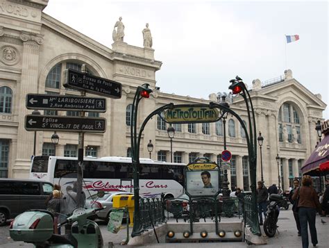 lafayette paris metro station.